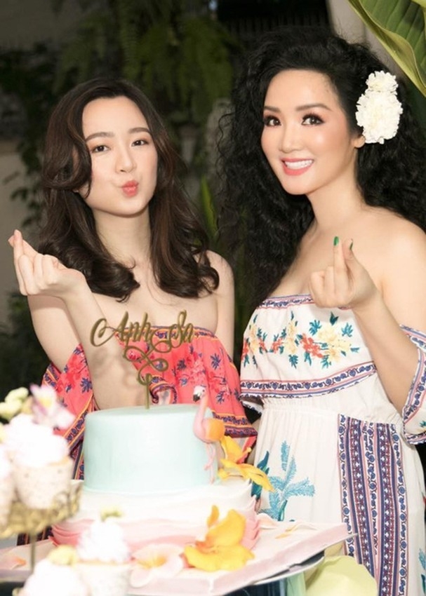ai nu cua hoa hau giang my xinh dep di cung tai nang