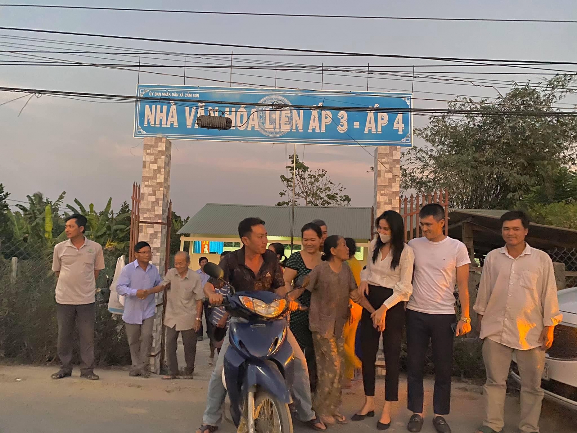 tin giai tri sao viet hom nay 173 quy cuu tro han man cua ca si thuy tien can moc 95 ty vnd