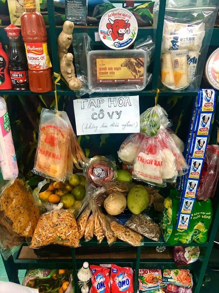 tiem tap hoa co vy cua chang trai di cach ly gay sot cong dong mang