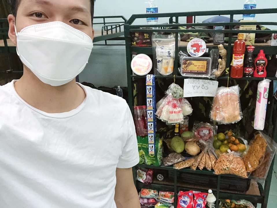 tiem tap hoa co vy cua chang trai di cach ly gay sot cong dong mang