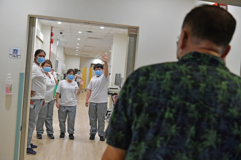 24 ngay chien dau voi tu than gianh lai su song cua benh nhan covid 19 tai singapore