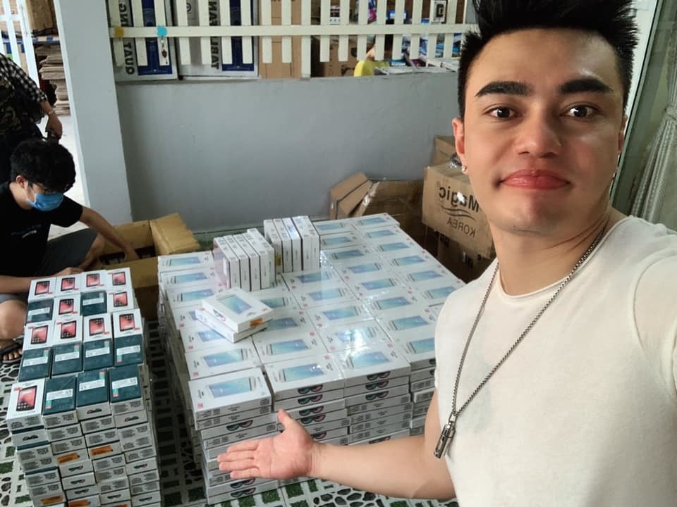 Tin tức giải trí sao Việt hôm nay (4/4): Thủy Tiên lên tiếng khi bị nói làm từ thiện để đánh bóng tên tuổi tin tuc giai tri sao viet hom nay 44 sao viet mua covid 19 dong cua nha hang spa ban hang online