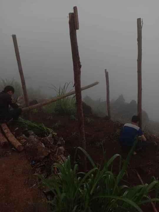 nam sinh ha giang dung leu ben suon nui bat song 4g hoc online