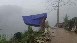 ha tinh tang bang khen du hoc sinh lao cuu nguoi nga song