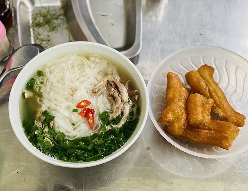 nguoi ha noi tim cho an pho trong ngay dau tien noi long gian cach xa hoi