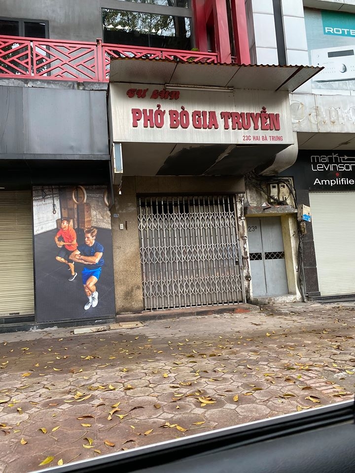 nguoi ha noi tim cho an pho trong ngay dau tien noi long gian cach xa hoi