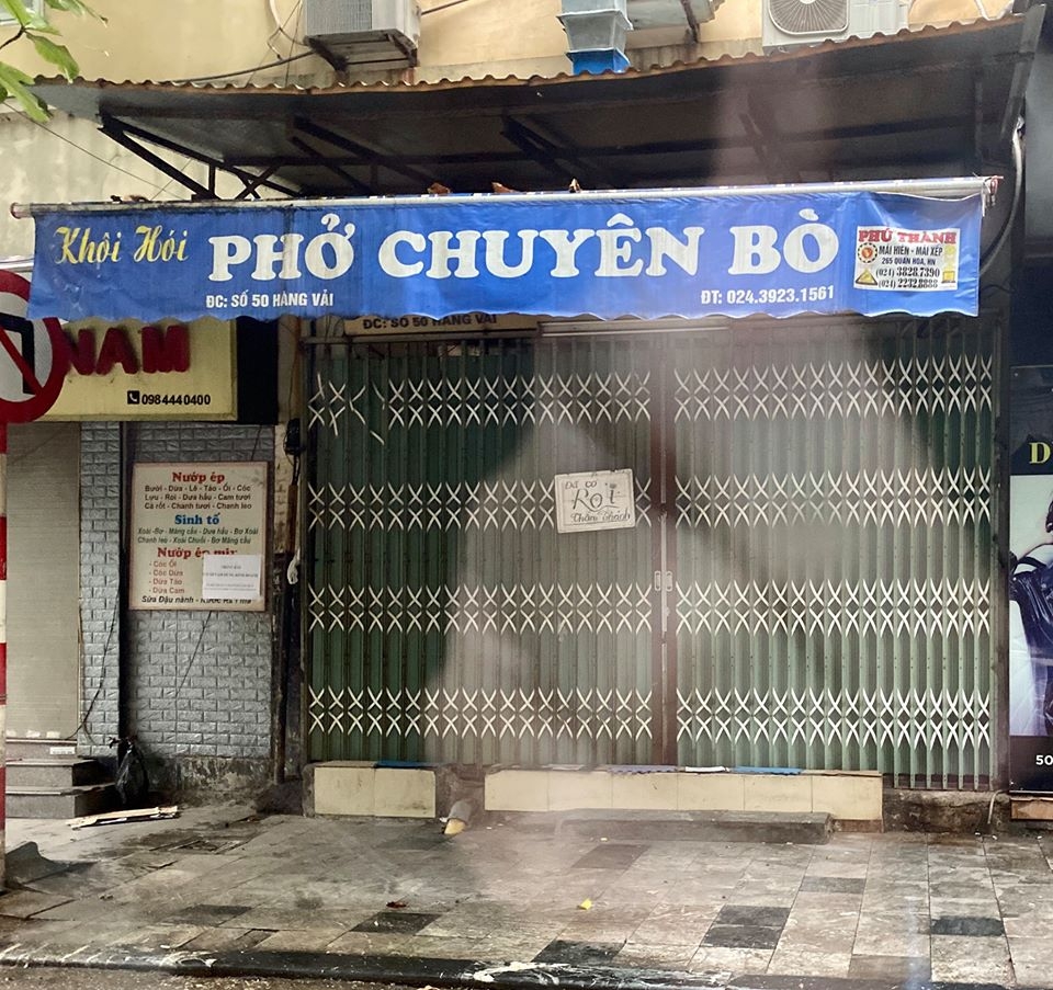 nguoi ha noi tim cho an pho trong ngay dau tien noi long gian cach xa hoi