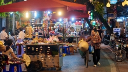 bao nuoc ngoai goi y 6 khu cho nen tham quan o ha noi