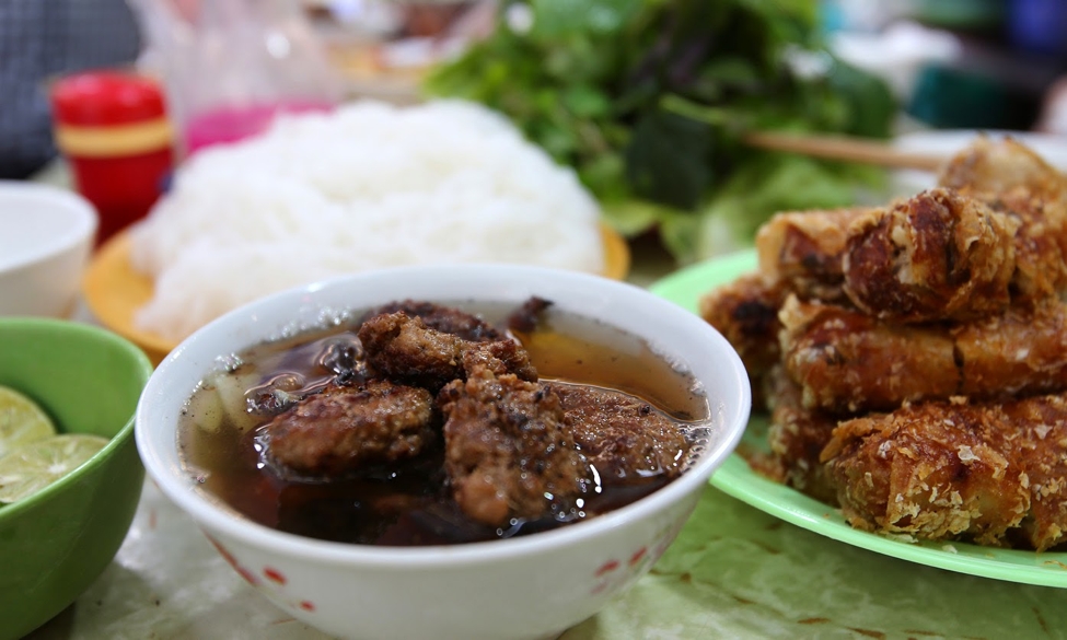 cung thuc khach tay thuong thuc am thuc duong pho ha noi