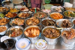 7 mon an khong the bo qua khi den tham ho chi minh
