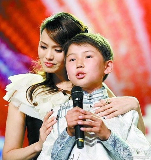 gap lai cau be hat ca khuc gap me trong mo sau 9 nam gay bao tren mang xa hoi