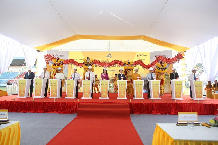 Ông Đỗ Quang Hiển, Chủ tịch HĐQT kiêm TGĐ Tập đoàn T&T Group và các đại biểu bấm nút khởi công dự án.