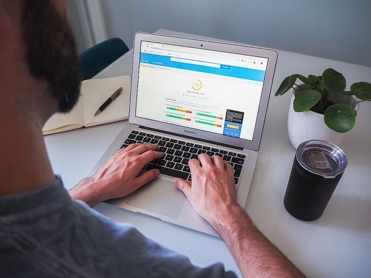 SEO là làm gì? Nhân viên nghề SEO Website thu nhập có cao không