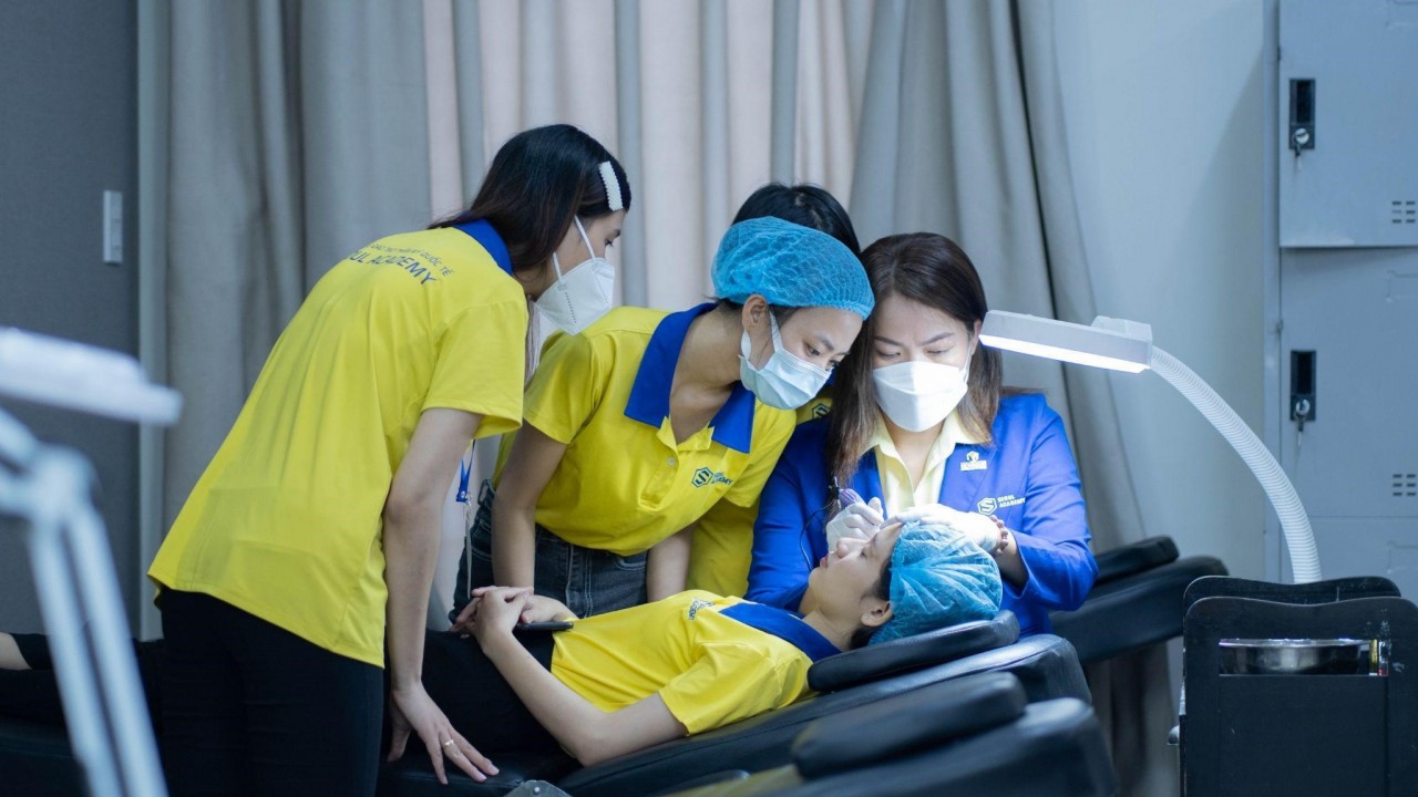 Học viên sẽ được hướng dẫn kỹ thuật chi tiết và cụ thể từ giảng viên nhiều năm kinh nghiệm. Học viên sẽ được hướng dẫn kỹ thuật chi tiết và cụ thể từ giảng viên nhiều năm kinh nghiệm.