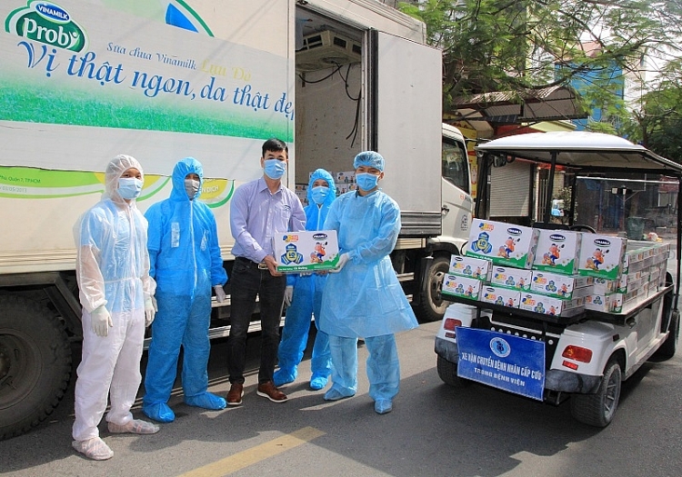 Vinamilk gửi tặng 45.000 hộp sữa và nhiều phần quà Tết đến các em nhỏ tại nhiều "điểm nóng" cách ly