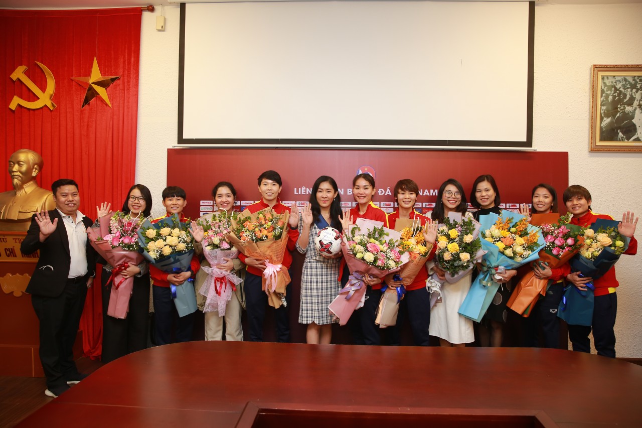 Nhà tài trợ Vinamilk trao thưởng lớn, mừng thành tích các "cô gái kim cương" của bóng đá Việt Nam