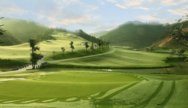 man nhan voi san golf co dia hinh kho va dep bac nhat viet nam