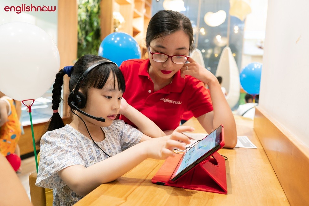 Tận hưởng không khí Giáng sinh linh đình cùng Englishnow