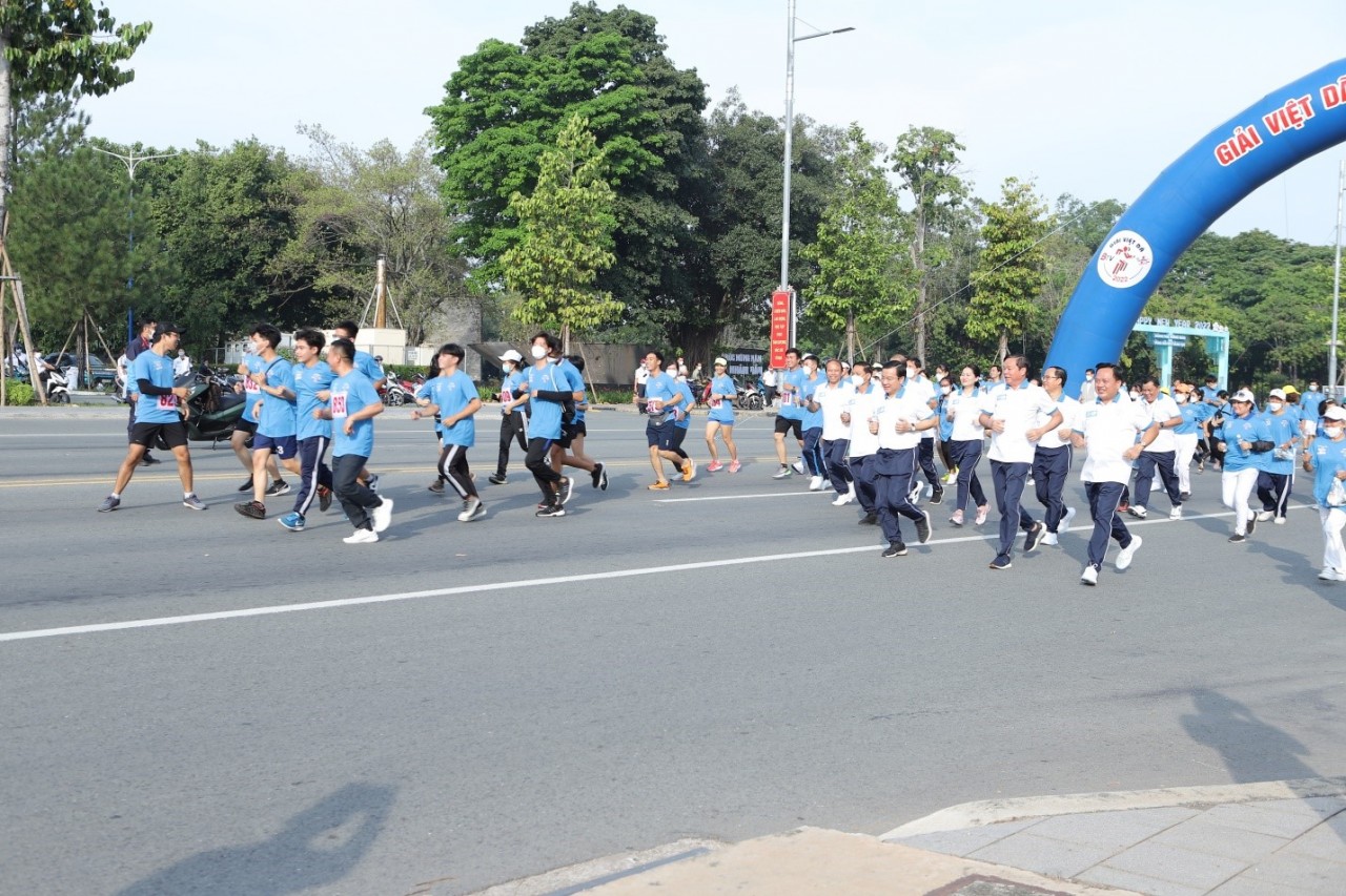 Các chân đua tranh tài tại giải Việt dã BTV - Number 1 lần thứ 23 cùng Number 1 Active