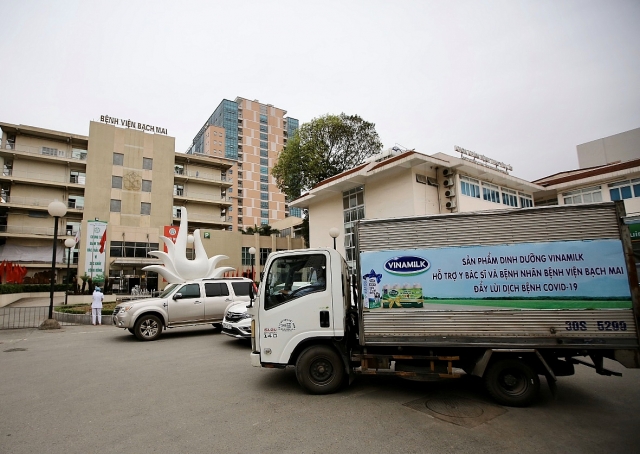 Vinamilk hỗ trợ 1 tỷ đồng tăng cường sản phẩm dinh dưỡng cho các y bác sĩ và bệnh nhân Bệnh viện Bạch Mai vinamilk ho tro 1 ty dong tang cuong san pham dinh duong cho cac y bac si va benh nhan benh vien bach mai