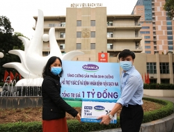 Vinamilk hỗ trợ 1 tỷ đồng tăng cường sản phẩm dinh dưỡng cho các y bác sĩ và bệnh nhân Bệnh viện Bạch Mai