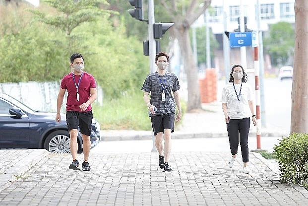 tap the nhan vien cong ty vinamilk gop suc de cham soc va bao ve tre em kho khan truoc dai dich covid 19