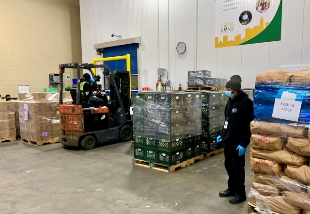 Nhà máy sữa tại Mỹ của Vinamilk hưởng ứng chiến dịch ủng hộ sữa cho người dân gặp khó khăn trong đại dịch COVID-19 nha may sua tai my cua vinamilk huong ung chien dich ung ho sua cho nguoi dan gap kho khan trong dai dich covid 19