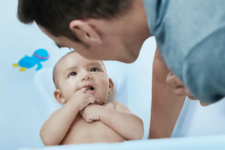 tiet lo khung gio tam cho tre so sinh tot nhat tai nha