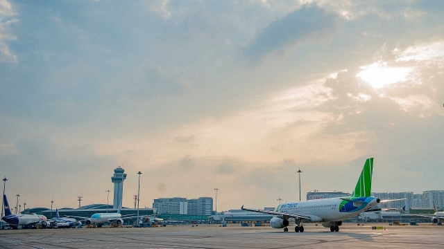 theo trend vietnamnow ngam to quoc dep trang le trong khung hinh cua the he x