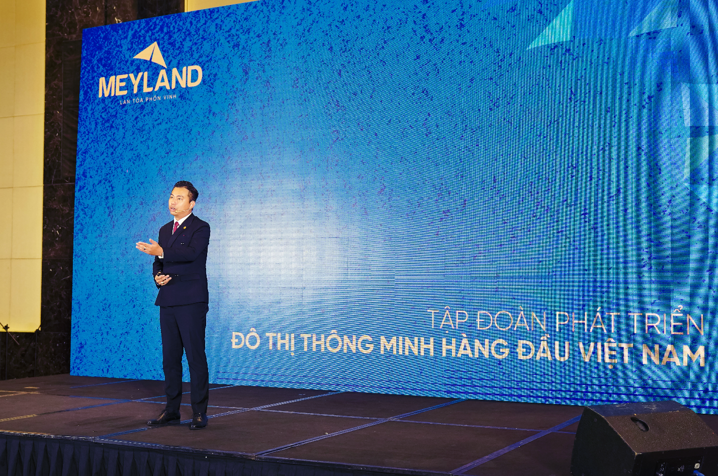Thị trường BĐS thời “khó chồng khó”: Doanh nghiệp cần hướng đi mới