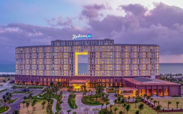 movenpick resort cam ranh va radisson blu resort cam ranh chinh thuc duoc cong nhan 5 sao