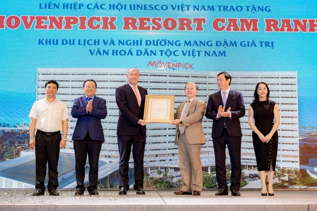 movenpick resort cam ranh va radisson blu resort cam ranh chinh thuc duoc cong nhan 5 sao