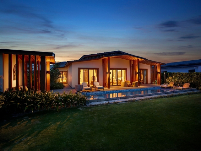 movenpick resort cam ranh va radisson blu resort cam ranh chinh thuc duoc cong nhan 5 sao
