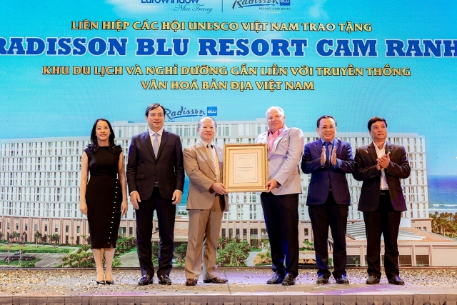 movenpick resort cam ranh va radisson blu resort cam ranh chinh thuc duoc cong nhan 5 sao