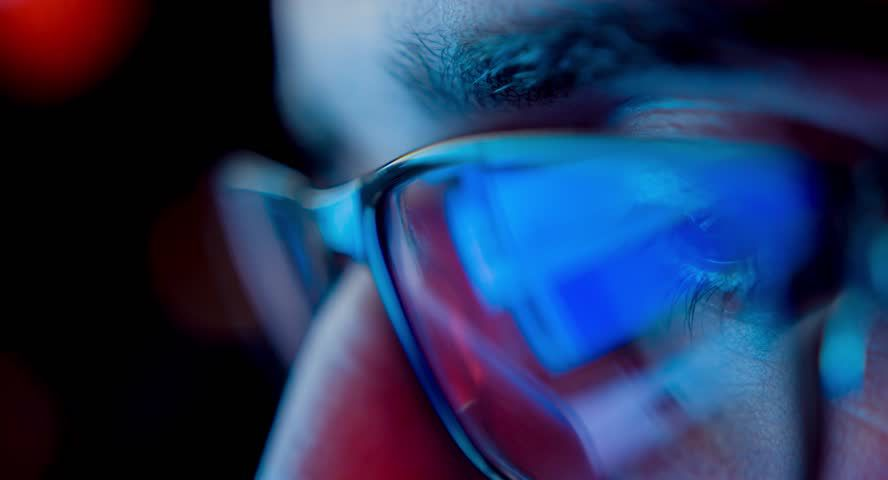 cac loai trong kinh chinh hang chong anh sang xanh