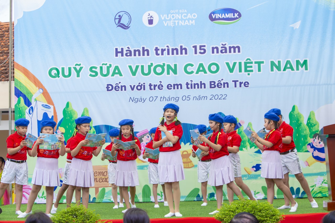 Hành trình năm thứ 15 của quỹ sữa vươn cao Việt Nam khởi động, mang sữa đến cho 21.000 trẻ em