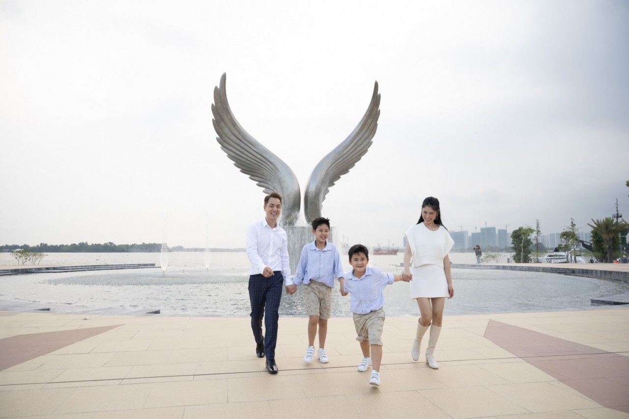 Đăng Khôi - Thủy Anh vỡ òa cảm xúc khi thưởng lãm không gian sống tại Aqua City
