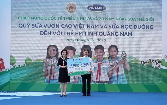 Vinamilk mang niềm vui uống sữa đến với trẻ em Quảng Nam vinamink mang niem vui uong sua den voi tre em quang nam thong qua quy sua vuon cao viet nam va chuong trinh sua hoc duong