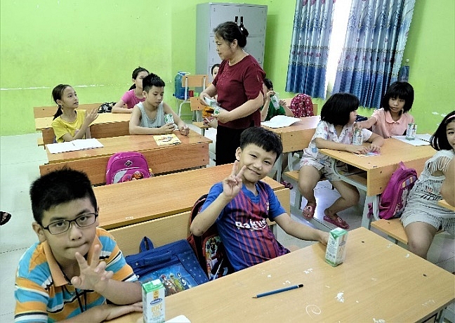 Hàng ngàn trẻ em Hà Nội đón niềm vui uống sữa đến từ Vinamilk và quỹ sữa vươn cao Việt Nam