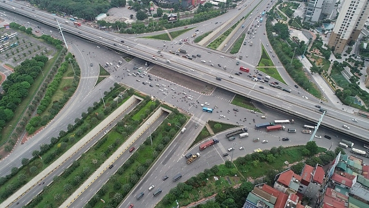 Hạ tầng giao thông là cú hích mạnh cho thị trường bất động sản khu vực phía Tây. (Ảnh: Internet)