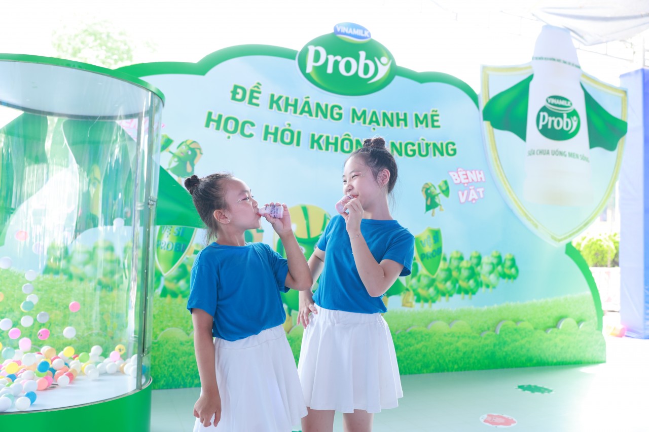 Sân chơi của Vinamilk nhân ngày 1/6 thu hút hàng ngàn trẻ em tham gia