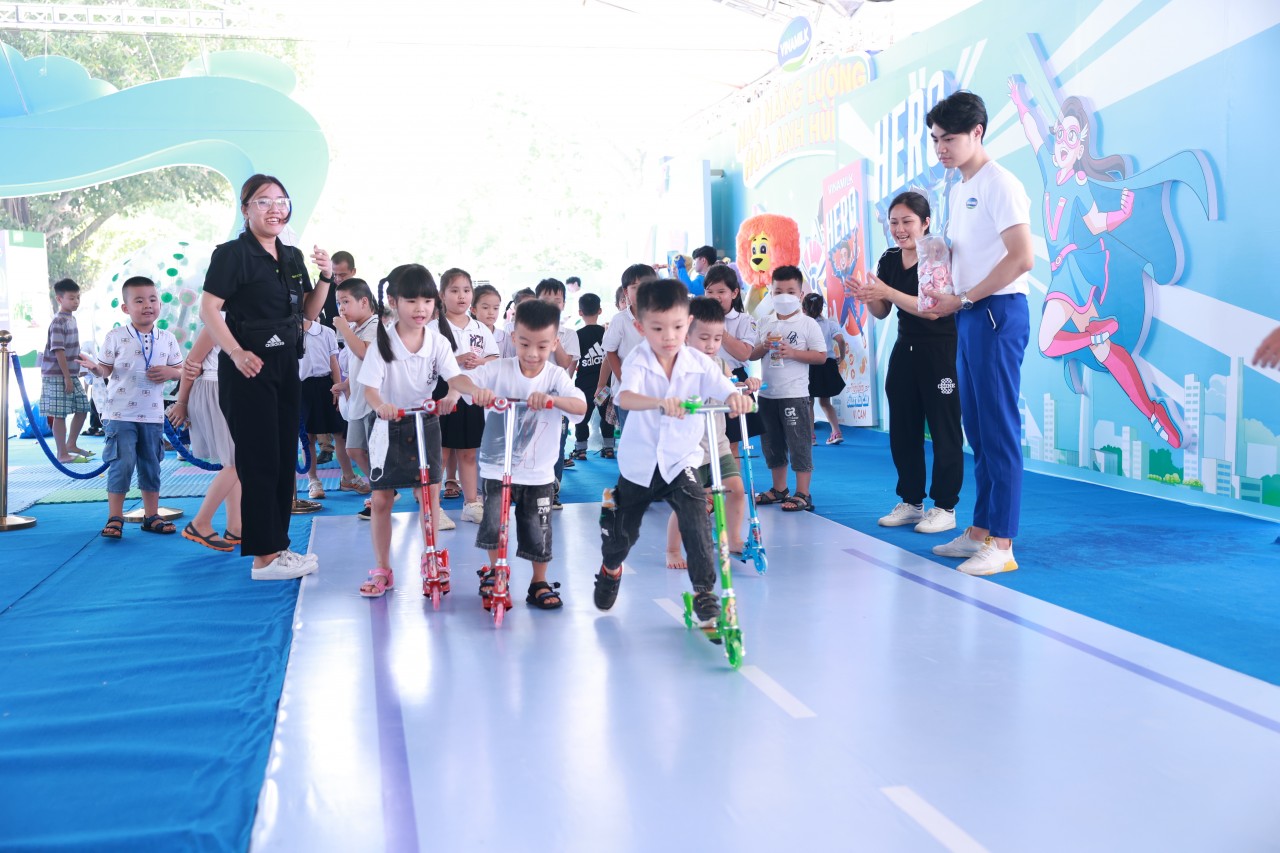 Sân chơi của Vinamilk nhân ngày 1/6 thu hút hàng ngàn trẻ em tham gia