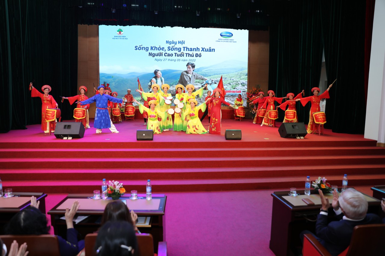 Vinamilk khởi động chuỗi ngày hội "Sống khỏe, sống thanh xuân" hướng đến người cao tuổi cả nước