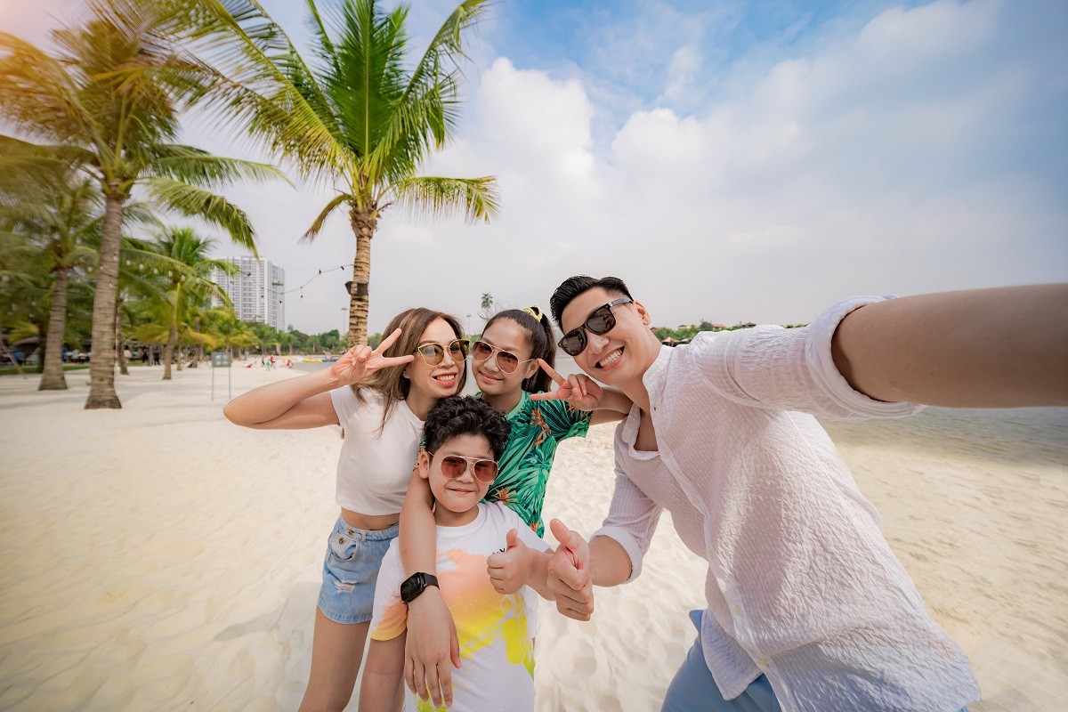 Những gia đình trẻ như gia đình diễn viên Mạnh Trường xem Imperia Smart City là nơi trải nghiệm cuộc sống lý tưởng. 