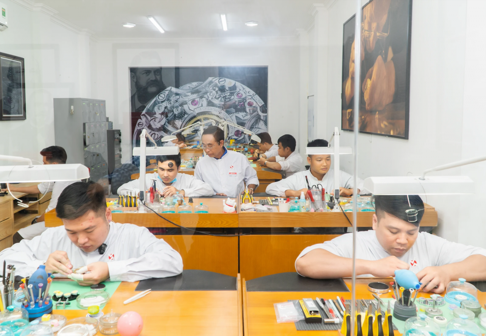 Đội ngũ kỹ thuật được đào tạo bài bản, tay nghề cao.