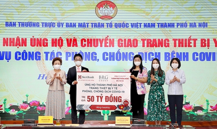 Tập đoàn BRG, Ngân hàng SeABank và Công ty Thành phố Thông minh ủng hộ TP. Hà Nội trang thiết bị y tế trị giá 50 tỷ đồng.