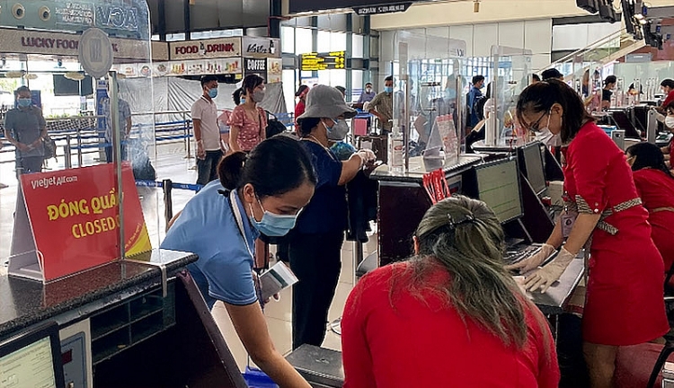 Vietjet tiếp tục vận chuyển y bác sĩ cho các địa phương chống dịch