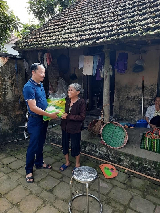 Dr Hoàng Tuấn và sáng kiến ATM gạo: Ấm tình người giữa đại dịch Covid-19