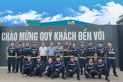 Tập thể Ban lãnh đạo cùng đội ngũ kỹ thuật Công ty Hừng Sáng. Tập thể Ban lãnh đạo cùng đội ngũ kỹ thuật Công ty Hừng Sáng.