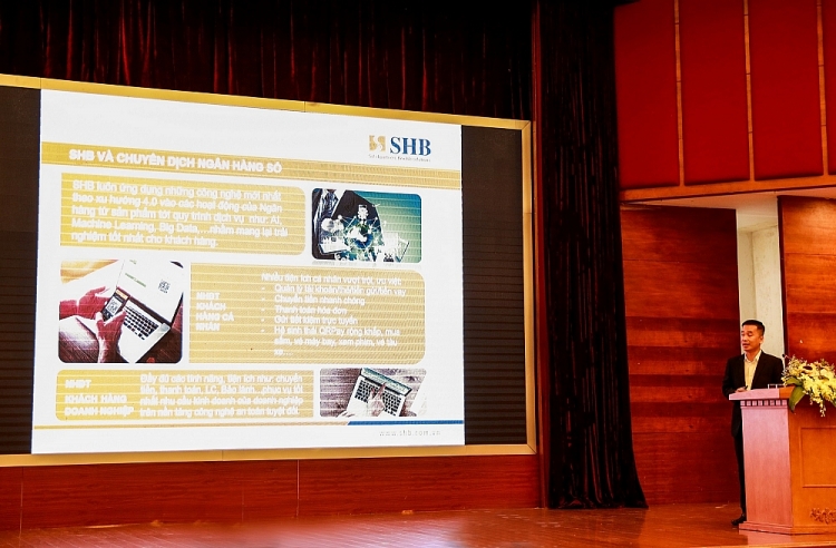 Ông Vũ Tuấn Anh – GĐ Khối KHDN Ngân hàng SHB cho biết, SHB sẽ hỗ trợ gói tín dụng 3000 tỷ cho khách hàng vay vốn để bán hàng trên Amazon.